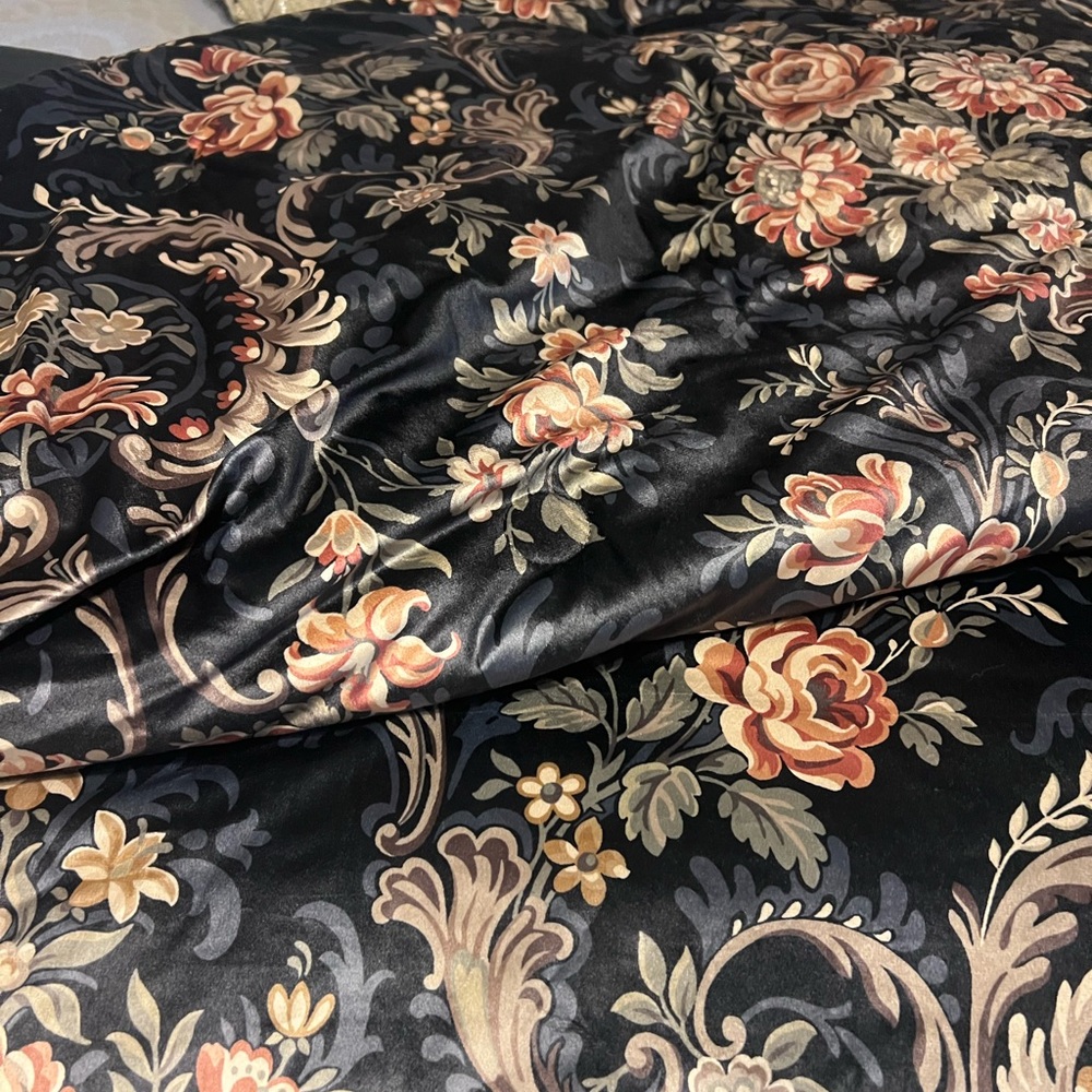 J. Queen Floral Queen Comforter Set